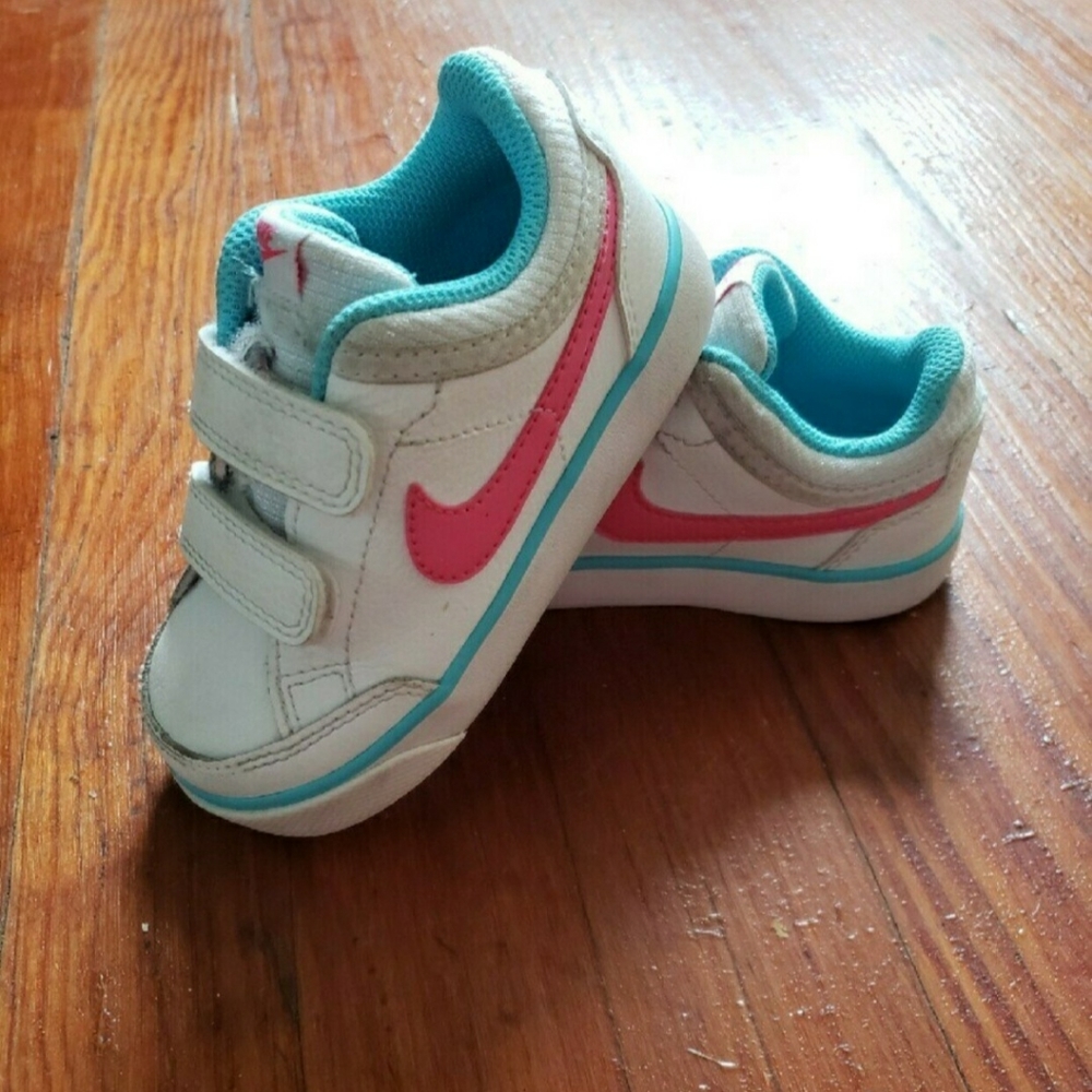 Nike white and pink sneakers w/blue lining